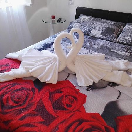 アックアッペーザ A Due Passi Dal Mare Bed & Breakfast エクステリア 写真