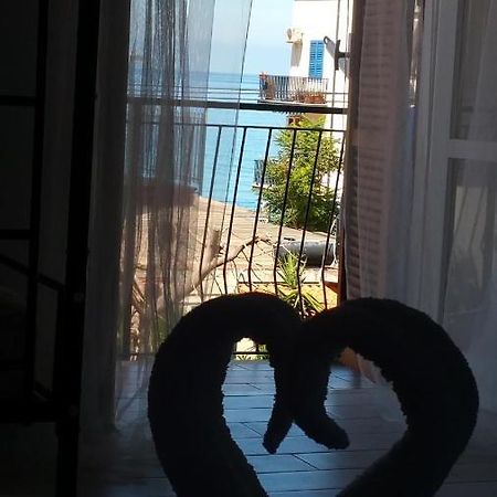 アックアッペーザ A Due Passi Dal Mare Bed & Breakfast エクステリア 写真