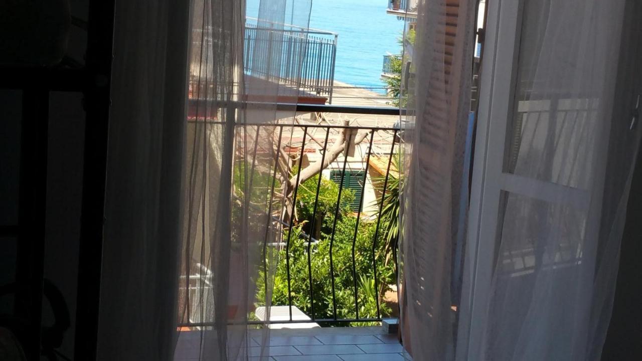 アックアッペーザ A Due Passi Dal Mare Bed & Breakfast エクステリア 写真