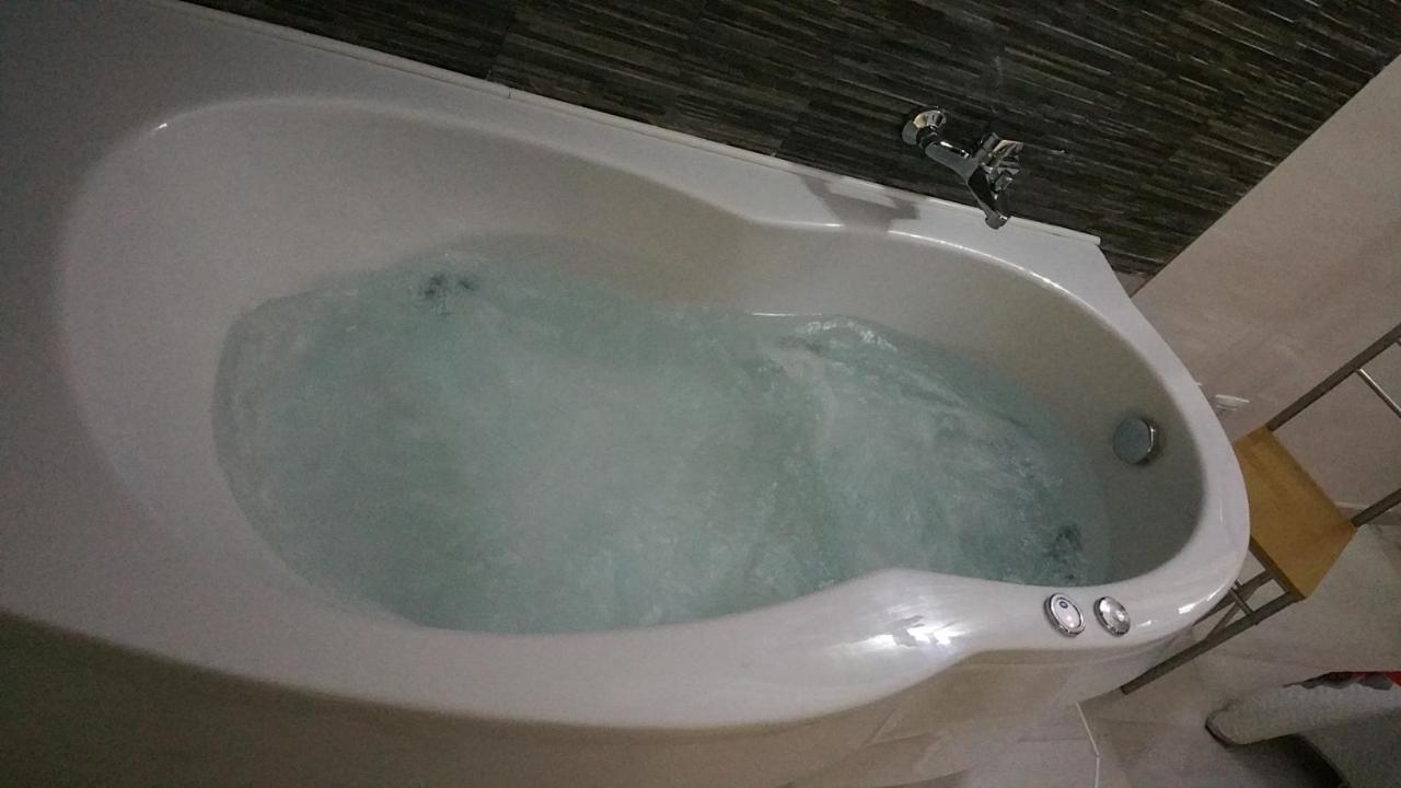アックアッペーザ A Due Passi Dal Mare Bed & Breakfast エクステリア 写真