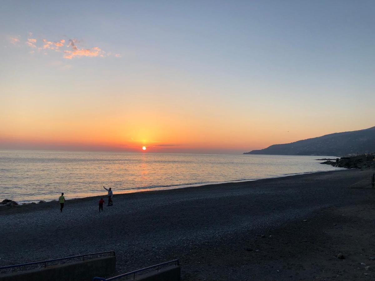 アックアッペーザ A Due Passi Dal Mare Bed & Breakfast エクステリア 写真